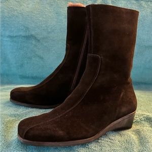 La Canadienne Black Suede Size 9.5, “Elena” boots. Worn once